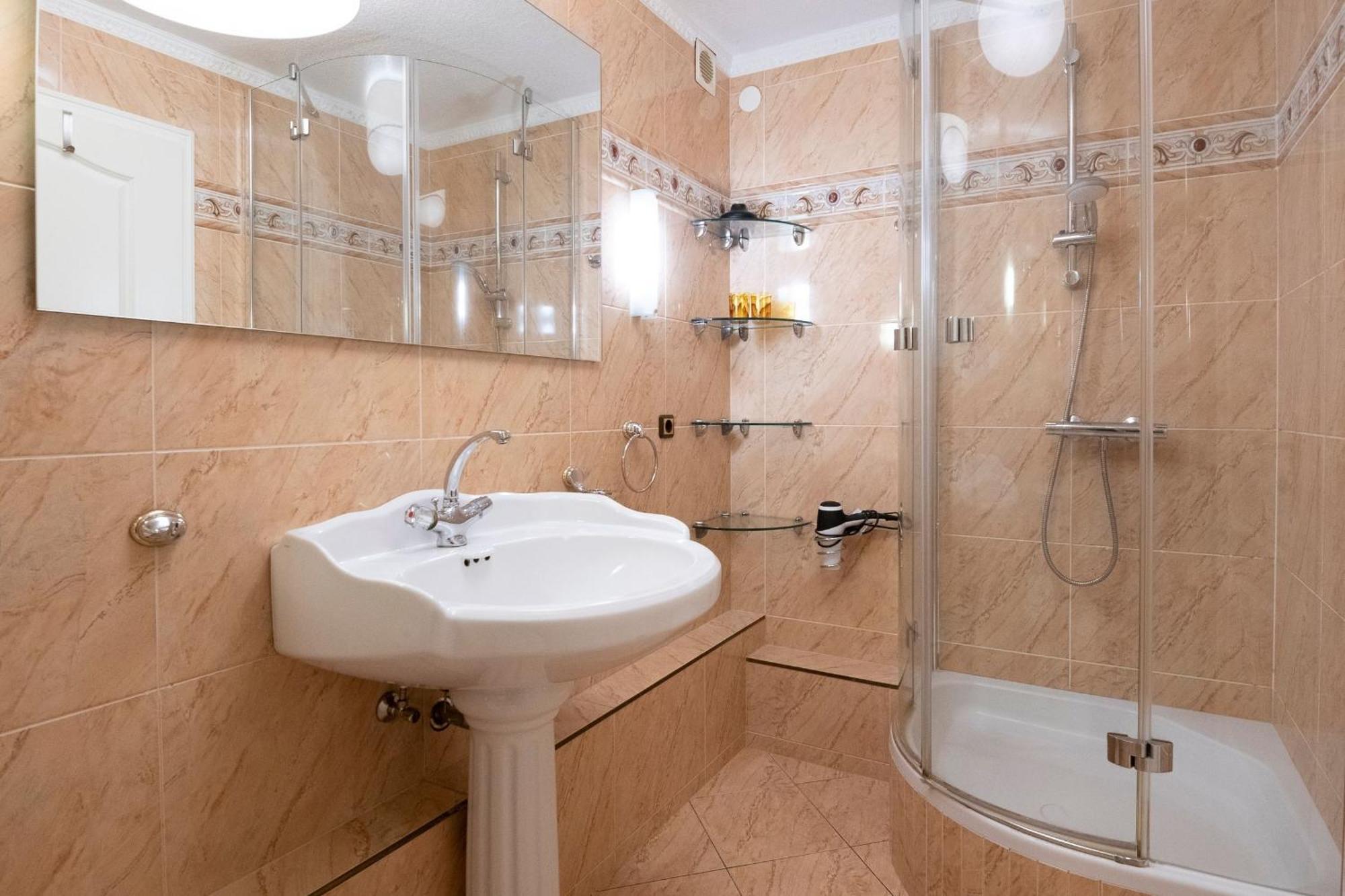 Rosenstrasse 1B Suite เกรอมิทซ์ ภายนอก รูปภาพ